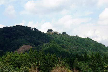 ID 165 武士の世の中へ 現在の状況 掲載 高崎 史跡写真 コバジョウアト木場城跡 23 148 林道をつくる時に城の一部を発掘調査しました