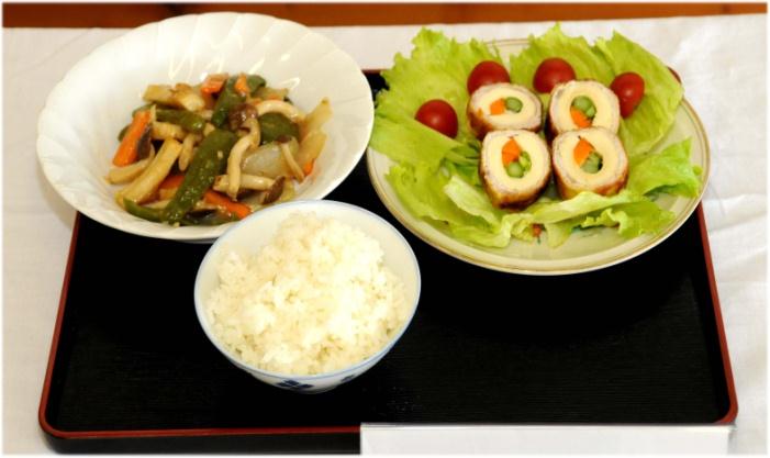 ご飯 凍り豆腐の肉巻き 野菜の中華風炒め カロリー 684 キロカロリー 塩分 2.