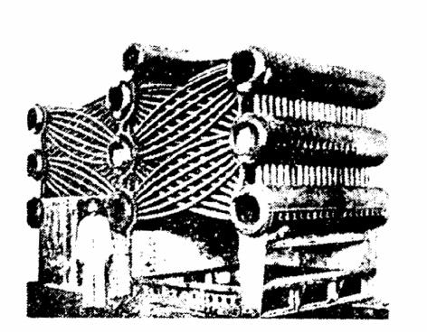 田熊はこれに改良を加えた つ 炭坑が盛んとなった福岡県においては 1883 明 ねきちボイラー を発明し 1938年 田熊汽缶製造を 治16 年 汽缶 汽機に関する取締り規則が発布され 設立し現在のタクマとなっている タクマ式水管ボイ た 以来 各府県で相次いで同様な規則が発布された ラーは ボイラーの水循環上で画期的な集水器 降水 また 1889 明治22 年 官営佐渡金山で 汽缶取締