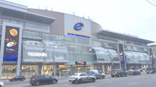 商業エリア モスクワ ロシアでは好景気が続いた00年代にショッピング センターが相次いで建設されるようになり 08年と 4年の経済危機を挟んだ現在も 新たな施設の建設 は続いている 不動産コンサル会社JLLによれば モスクワでは04