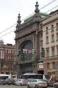 として知られ サンクトペテルブル クエリアでは年間約40万 新 規出店の投資額は約万 高級スーパー