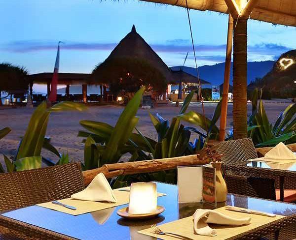 レストラン ロンボク島 L o m b o k r e s o rt & v i l l a s Spice Market 海辺の屋外レストラン Novotel Lombok Resort & Villas にて 朝食やランチに加え