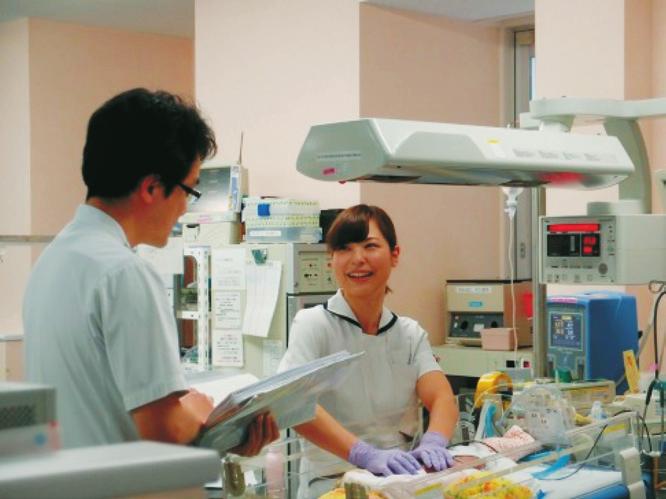NICU 新生児集中治療室 NICUは18床を有し 専任の医師 看護師が日々連携を取り