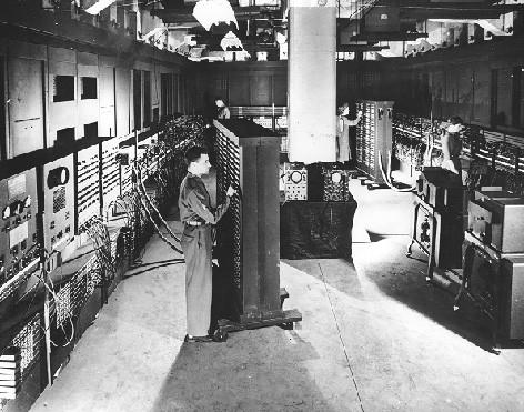 これが ENIAC だ 真空管 17468 本 コンデンサ