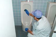 便器洗浄に 日々の洗浄や臭い対策を強アルカリイオン電解水で行うことにより 尿石の付着も軽減いたします ( 希釈倍率 ) (ph12.