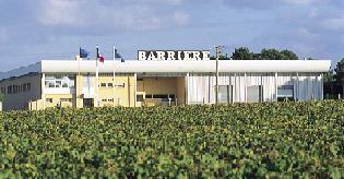 熟成 ( 新樽率 10% で 15 ヶ月間 ) はシャトーベイシュヴェルで行います 赤い果実の風味を基調としたしっかりした構成力と 長いアフターテイストが楽しめます バリエール バリエール社は サントリーと GMF( フランスの大手保険会社 ) のジョイントで ファインワイン