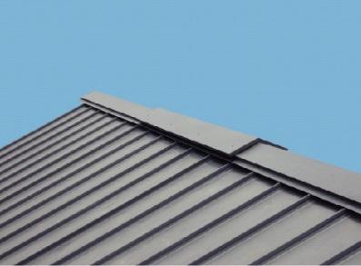 必要な換気孔面積は最低の基準であるため 乾燥を促すためにはできる限りたくさんの換気孔面積を設けることが望ましい 棟換気部材は 使用する屋根材によって納まりがさまざまで種類が異なる 主要な屋根材としては