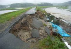 8) 課題 本川上流部及び支川の一部で流下能力が不足している区間があり 洪水により氾濫が発生した場合は甚大な被害が発生するおそれがある