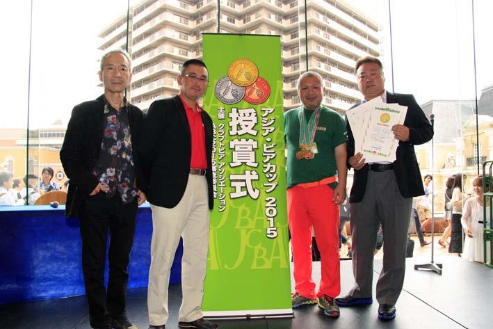 アジア ビアカップ (ASIA BEER CUP)2015 について アジア ビアカップ は 1998 年より開催され今大会で18 回目を迎えたアジアで最も権威のある国際的なビールのコンペティションです 今年は 4 月 24 日 25 日に審査会が東京で行われ 8カ国 79ブルワリーから276 銘柄がエントリー また 11カ国 34 名の多彩な審査員が