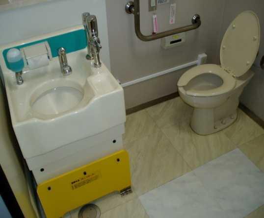 オストメイトトイレ設置 手洗い場を移設