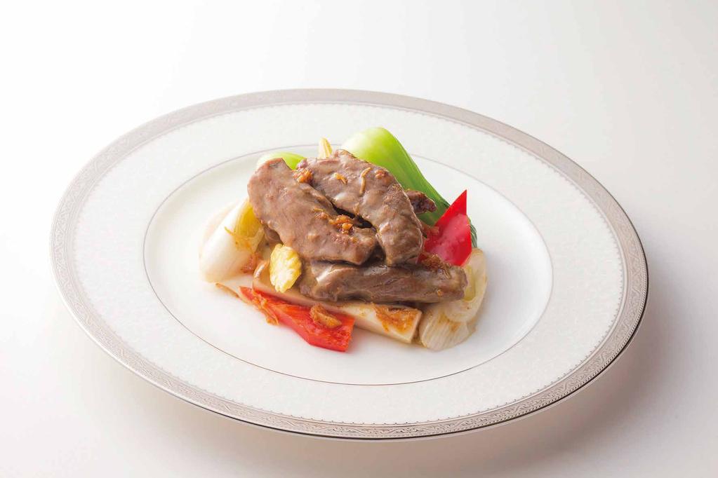 BEEF PORK CHICKEN Stir-fried beef fillet with XO sauce Stir-fried beef loin with oyster sauce Stir-fried beef and