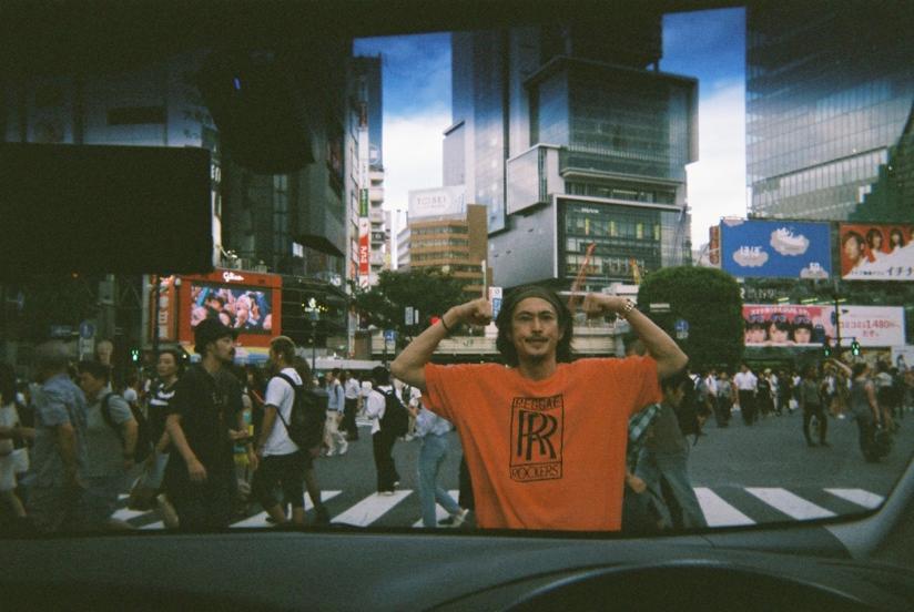 クリエイターは東京らしいと感じた瞬間をレンズ付きフィルムの 写ルンです で撮影します さらに Spotify 上でオリジナルのプレイリストを作成することにより 楽曲を通じて撮影した瞬間の情景や気持ちを表現 来場者は彼らが撮影した 常を眺めつつ情景を 楽で感じることで 東京の新しい に出会うことができます 展 を先 して Instagram では # 東京 景