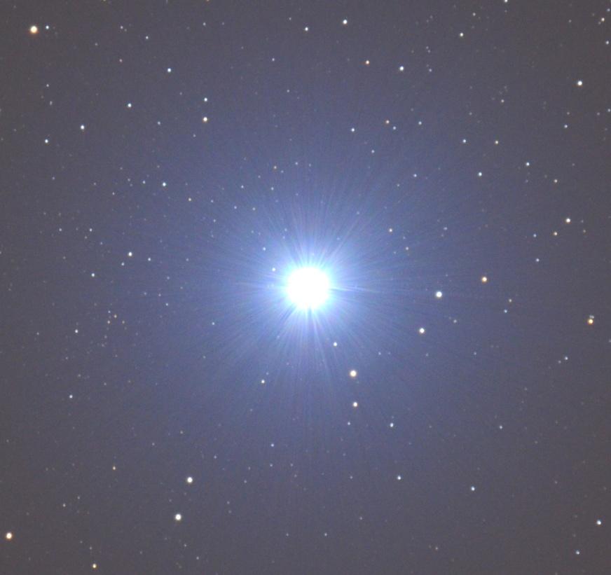 という 大変高密度の星です 白色矮星は太陽程度の星が新星爆発することで作られます 新星爆発は表層のガスをはき出しますが 中心分は小さく押しつぶされ圧縮されていきます