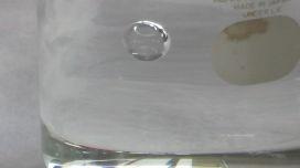 次に ストローの先の切り方を変えて水中シャボン玉ができるか調べてみた 追求 6 ストローの先の形の違いで水中シャボン玉のでき方に違いはある のか 実験 7 ストローの先の形を下のように変えたとき 水中シャボン玉のでき 方に違いがあるのかを調べる A 型 B 型 方法 7 ストローの先の形を上の写真の 2 種類にかえ 次の条件で実験を行う 落とす高さ 角度 洗剤の量 落とす水の高さは実験