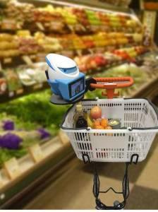 ロボットコンシェルジュカート かごに野菜や飲料などの商品を入れると AI