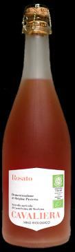 造られるワインは全て発泡系 ロザートランブルスコ グラスパロッサ 価格 375ml 1,900 円 750ml 2,900 円 生産本数 8,000 本