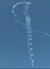 スパイラルダイブ ( 螺旋降下 ) スピンと一見似ている現象として スパイラルダイブというものがある 1. 雲上飛行中に下方が雲に塞がれる前に急いで降りる場合 2.