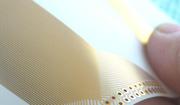 一般には固い絶縁板上に銅の薄膜 その他の構成 : 柔らかい絶縁板 ( フレキシブル基板 ) 銅以外の材料で生成 導電塗料なども C19 プリント基板の基礎と設計