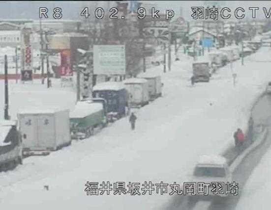 5~6 福井市の積雪量は最大 147cm を観測 2 車線区間の滞留状況 (2/7 10 時頃