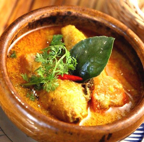 定番コムスン コムガーと人気カリーガー ボーコー ベトナムの豚焼肉コムスンと鶏のスープで炊き込んだベトナムチキンライスのコムガー