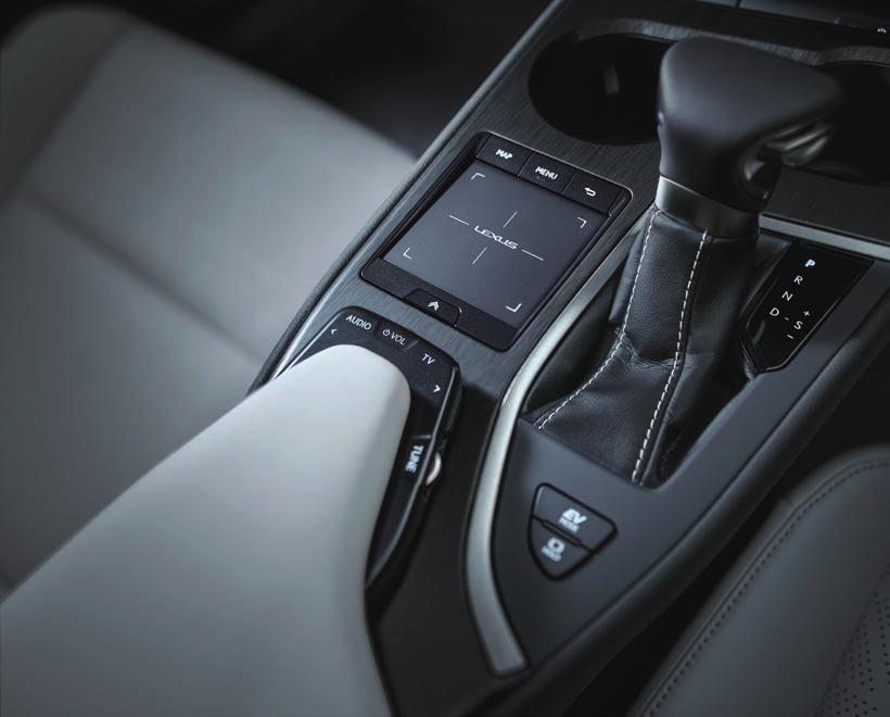 カラヘッドアップディスプレイ センタコンソルのフロントトレイ部の充電エリアに 複数のシステムを統合的に制御 Sport モド Ecoモド 室内からの開放感を高める搭載位置や 開口時の風切り 260 97.