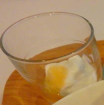ギリシャヨーグルトタイムのはちみつ添え Ελληνικό γιαούρτι με θυμάρι και μέλι ギリシャヨーグルト 解説 ヨーグルトの水分をよく切るので
