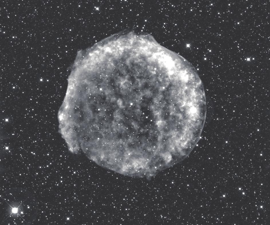 72 投稿 1572 年 11 月 11 日の夕方 カシオペヤ座の方向に金星よりも明るく輝く星を見つけ 1574 年 3 月まで明るさや色の変化を正確に記録しました この 新しい星 が 現在 ティコの超新星 の名前で知られる超新星爆発であったと分かったのは 20 世紀になってからのことでした 更に今世紀に入って X 線観測やハッブル宇宙望遠鏡による伴星候補の発見もあり ティコの超新星は