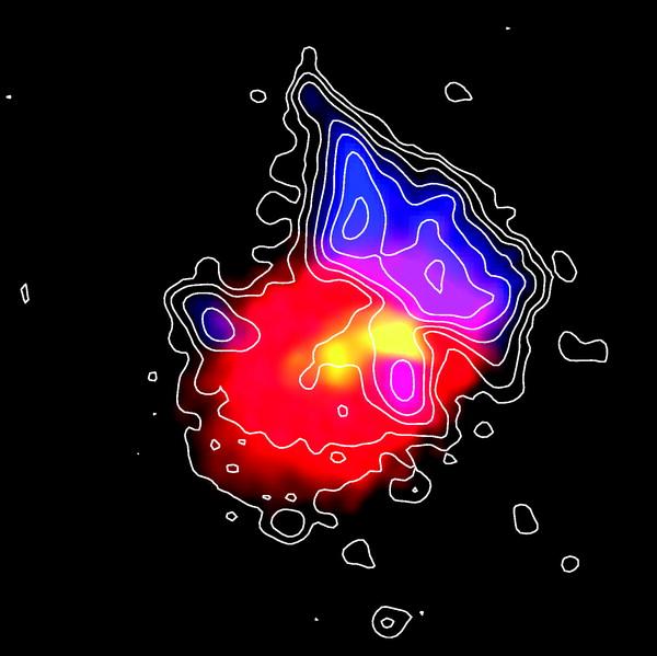 0581) にある非常に有名な衝突銀河団 銀河の視線速度で二成分