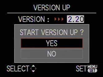 上記の画面 ( 図 4) が表示されている状態で MENU/SET ボタン ( 図 5) を押します 画面が図 6 に切り替わります ライカ D-LUX 4 がアップデートプロセスを開始します