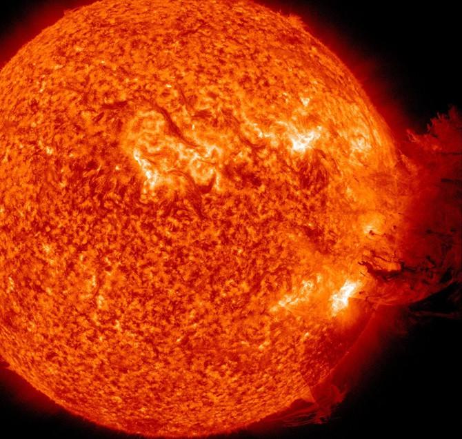 スーパーフレア フレア : 恒星表面 ( 彩層 ) の爆発現象 スーパーフレア : 太陽の最大級フレアの 100 ~
